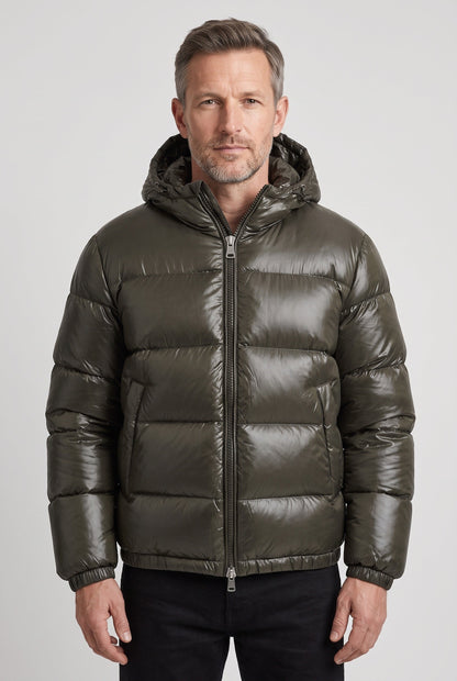 Herren-Steppjacke mit Kapuze für Herbst und Winter in der Vorderansicht