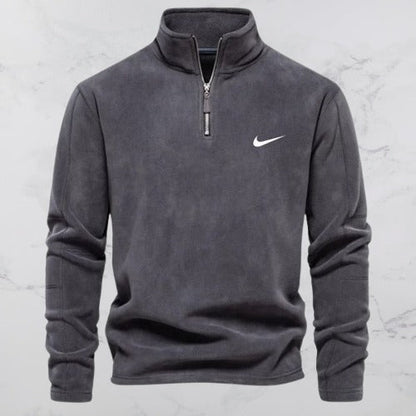 Grauer Nike Fleece-Pullover mit Reißverschluss, sportlich, bequem, ideal für Herbst und Winter. Perfekt für Outdoor-Aktivitäten und Freizeitkleidung.
