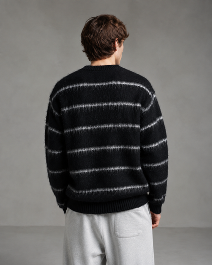 Detailansicht des flauschigen Strickmaterials mit Streifenmuster