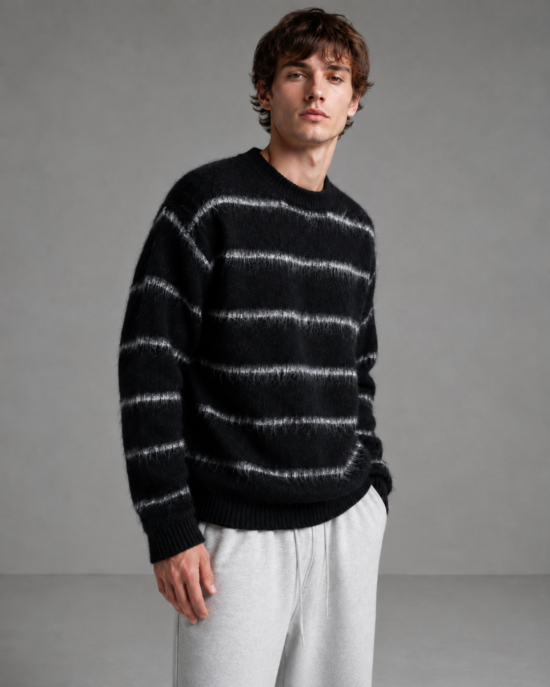 Lässiger Herrenpullover im gestreiften Design für moderne Streetwear-Looks