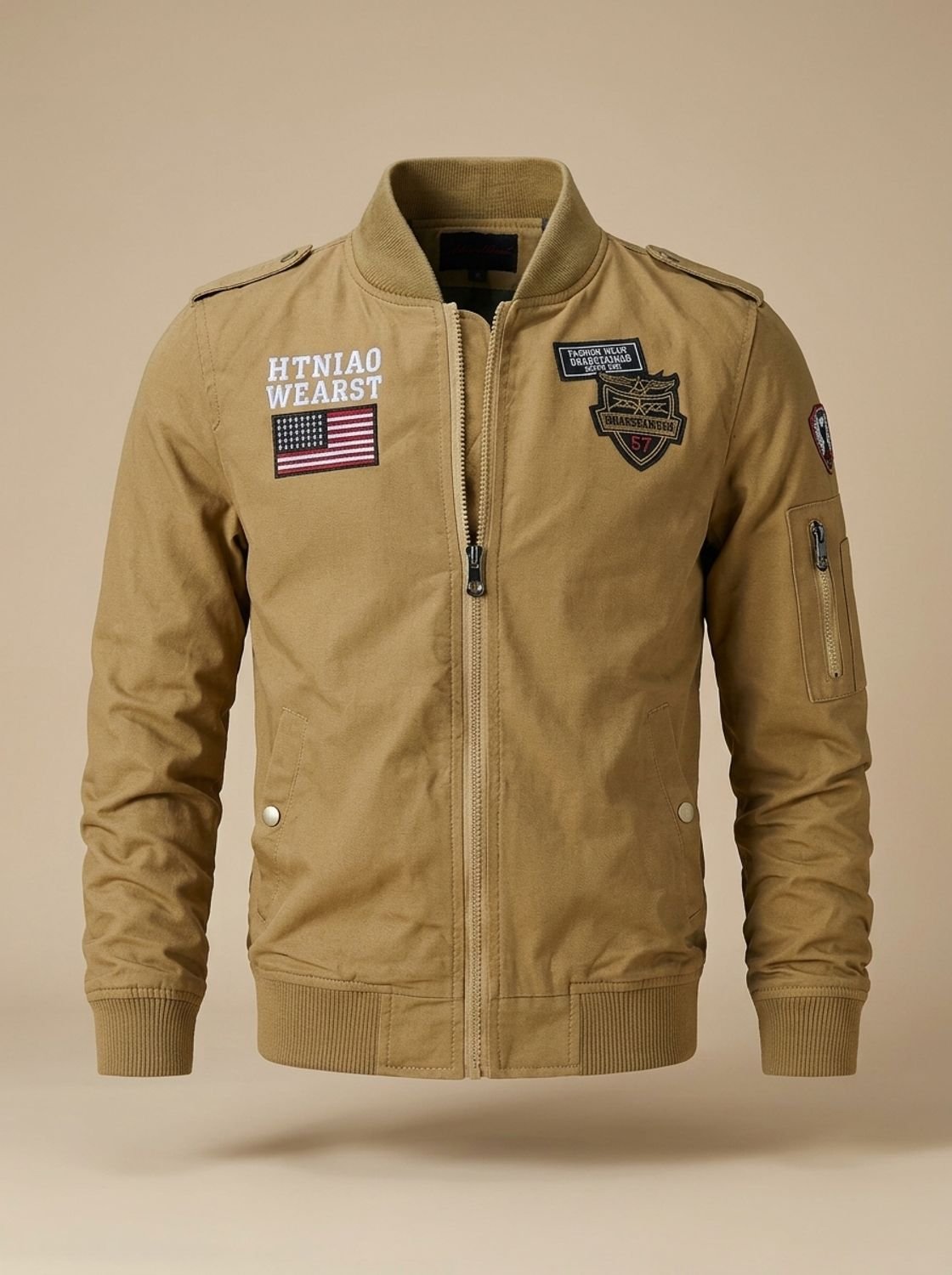 Seitliche Ansicht der Herren-Bomberjacke mit Patches