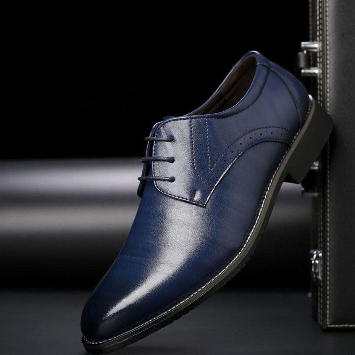 Elegante Herren-Schnürschuhe mit klassischer Brogue-Lochung