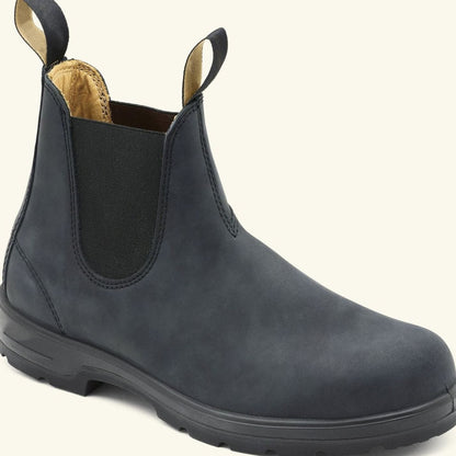 Seitenansicht der Herren Chelsea Boots mit glatter Lederoberfläche und markanter Sohle