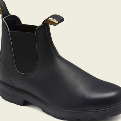 Die Chelsea Boots aus Leder an einem Herrenoutfit für Alltag und Büro