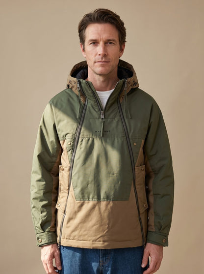 Herren-Steppjacke mit Kapuze und Halbzip, Ansicht von vorne