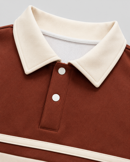 Detailansicht des Polokragens am Rugby-Pullover