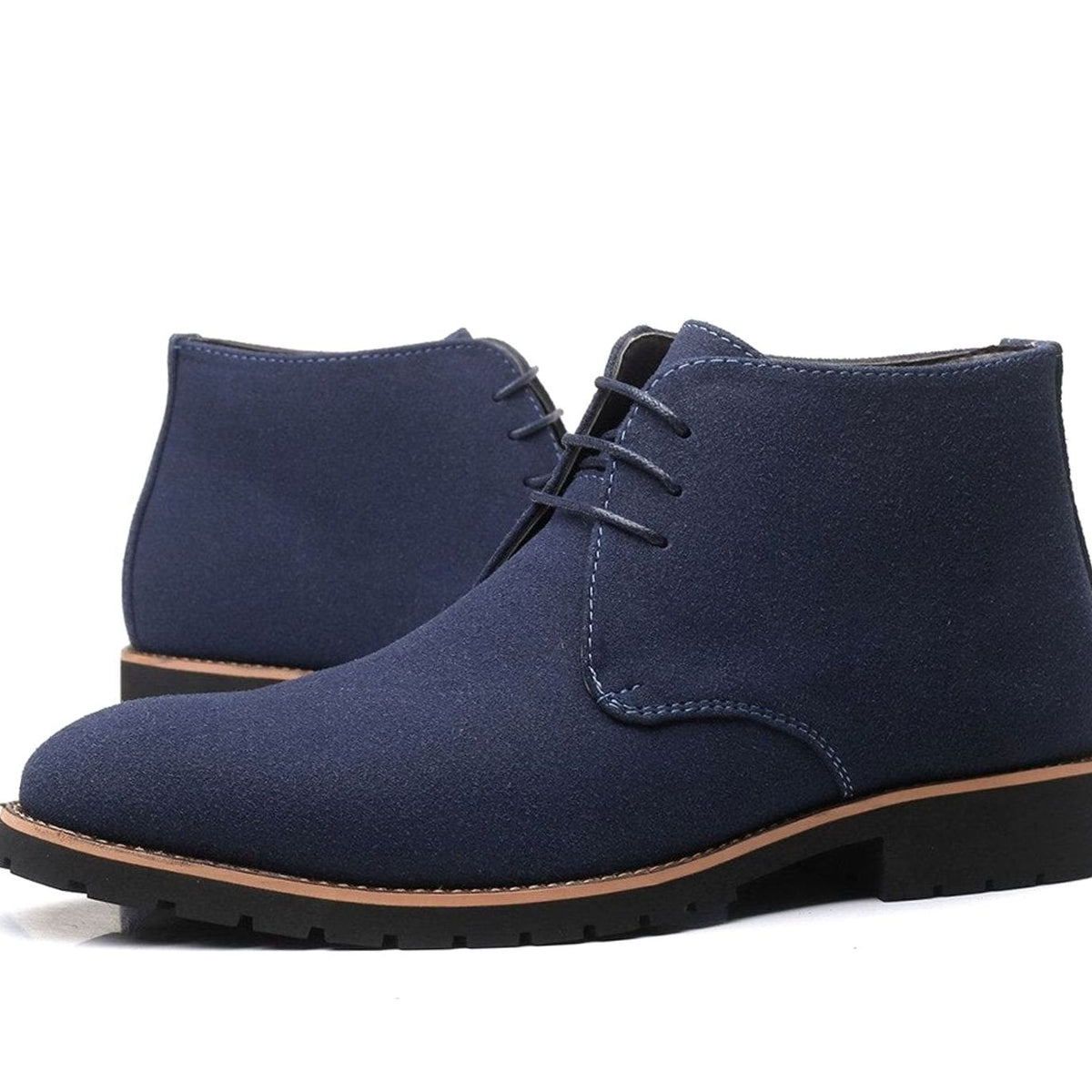 Herren-Wildlederstiefeletten mit klassischer Chukka-Silhouette und markanter Schnürung