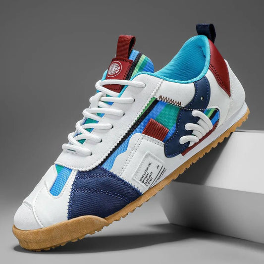Herren Trail-Sneaker aus Wildleder und Mesh in der Seitenansicht