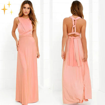 Langes, elegantes, pfirsichfarbenes Abendkleid mit Wickeldesign, ärmellos, Rückenausschnitt, ideal für formelle Anlässe und Hochzeiten.