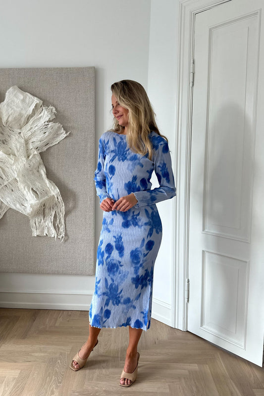 Damen Midikleid mit blauem Blumenmuster, plissiert und Seitenschlitz