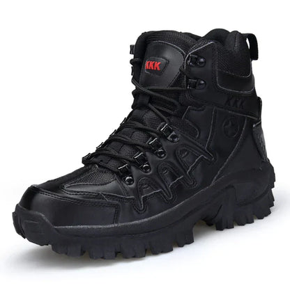 Schwarzer Herren-Wanderschuh mit robustem Profil, knöchelhohem Design und Schnürung. Ideal für Outdoor-Aktivitäten und Trekking.