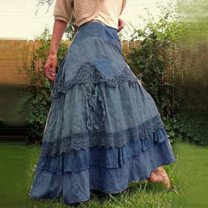 Fliessender Maxirock aus Spitze für einen sommerlichen Look