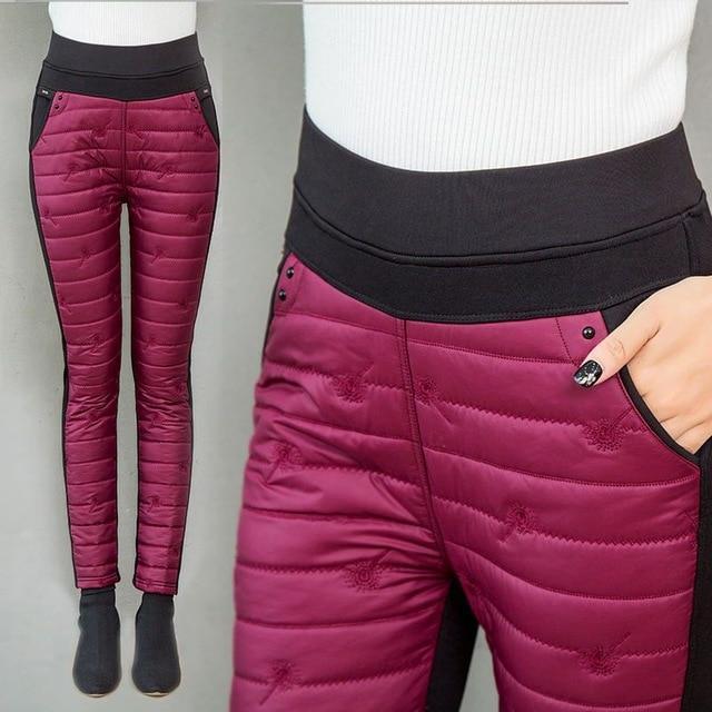 Damen-Schneehose mit gepolsterter Passform in der Vorderansicht