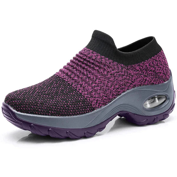 Lila Damen-Sneaker mit dickem, rutschfestem Sohlendesign, atmungsaktivem Strickmaterial und elastischem Einstieg für optimalen Tragekomfort.