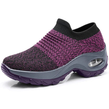 Lila Damen-Sneaker mit dickem, rutschfestem Sohlendesign, atmungsaktivem Strickmaterial und elastischem Einstieg für optimalen Tragekomfort.