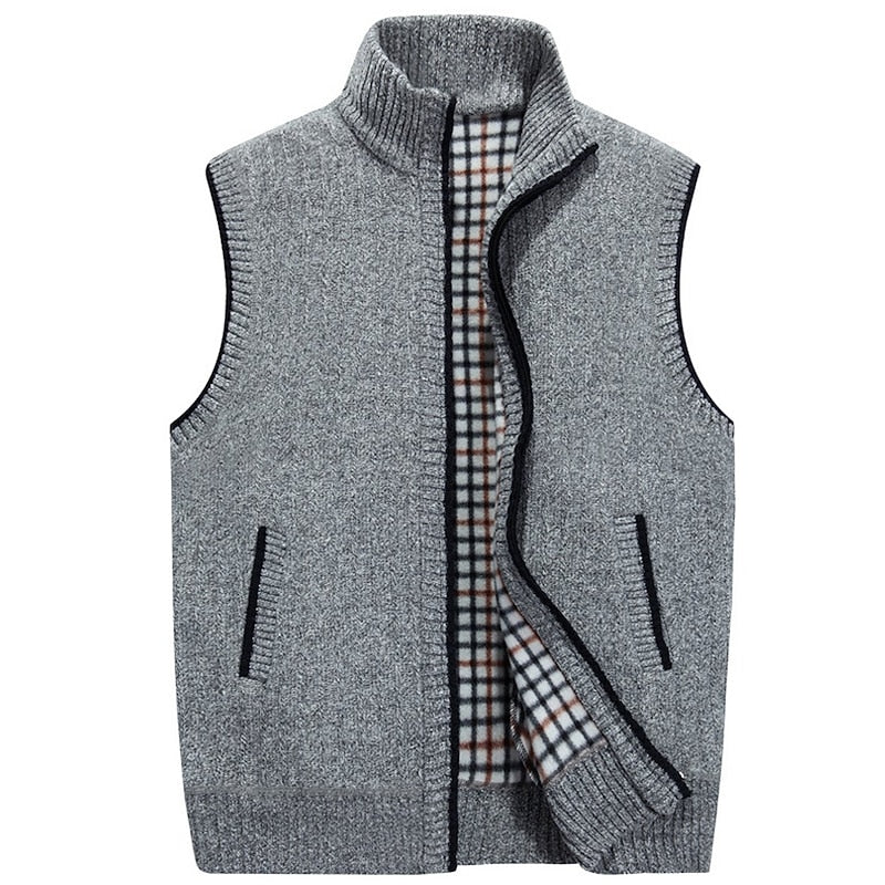 Wärmende Strickweste Mit Stehkragen
