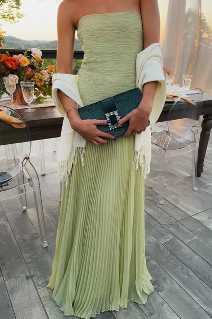 Damen-Abendkleid mit plissiertem Stoff und trägerlosem Schnitt in Maxilänge