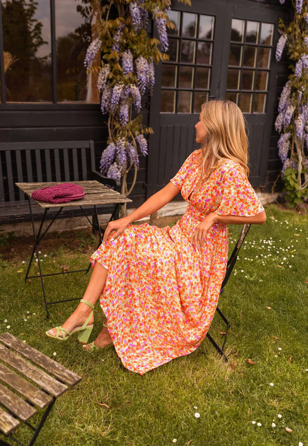Damen Sommerkleid mit Blumenmuster – V Ausschnitt Empire Taille