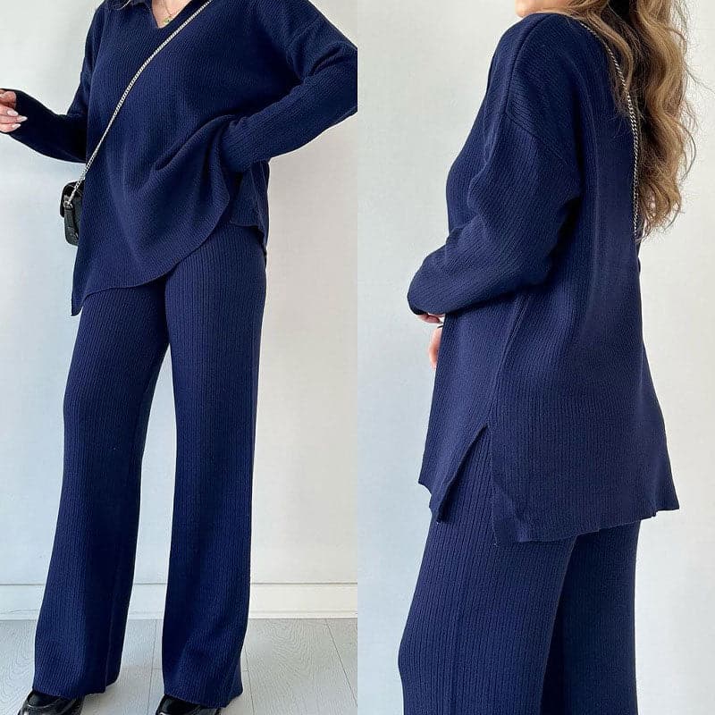 Damen-Outfit in Dunkelblau: Strickpullover und weite Hose, kombiniert mit schwarzer Umhängetasche. Modischer, bequemer Look für Herbst/Winter.