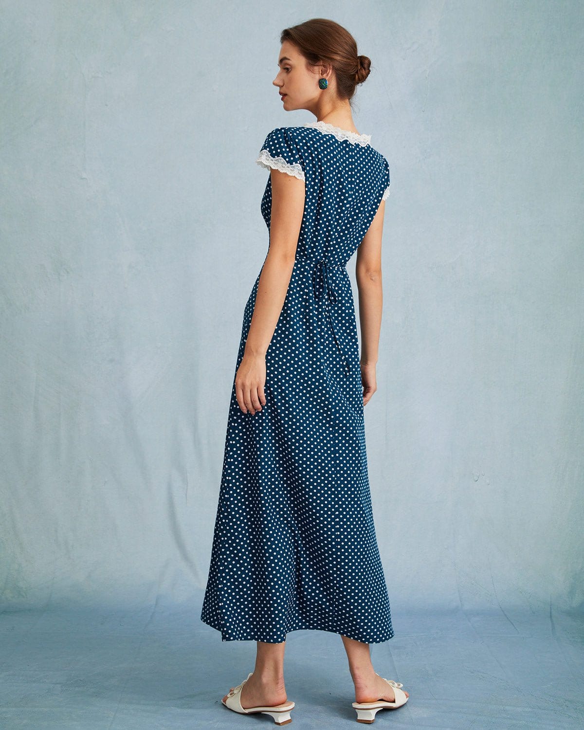 Damen Maxikleid mit tiefem V-Ausschnitt, Raffung, Spitze, Punkte und Flügelärmeln