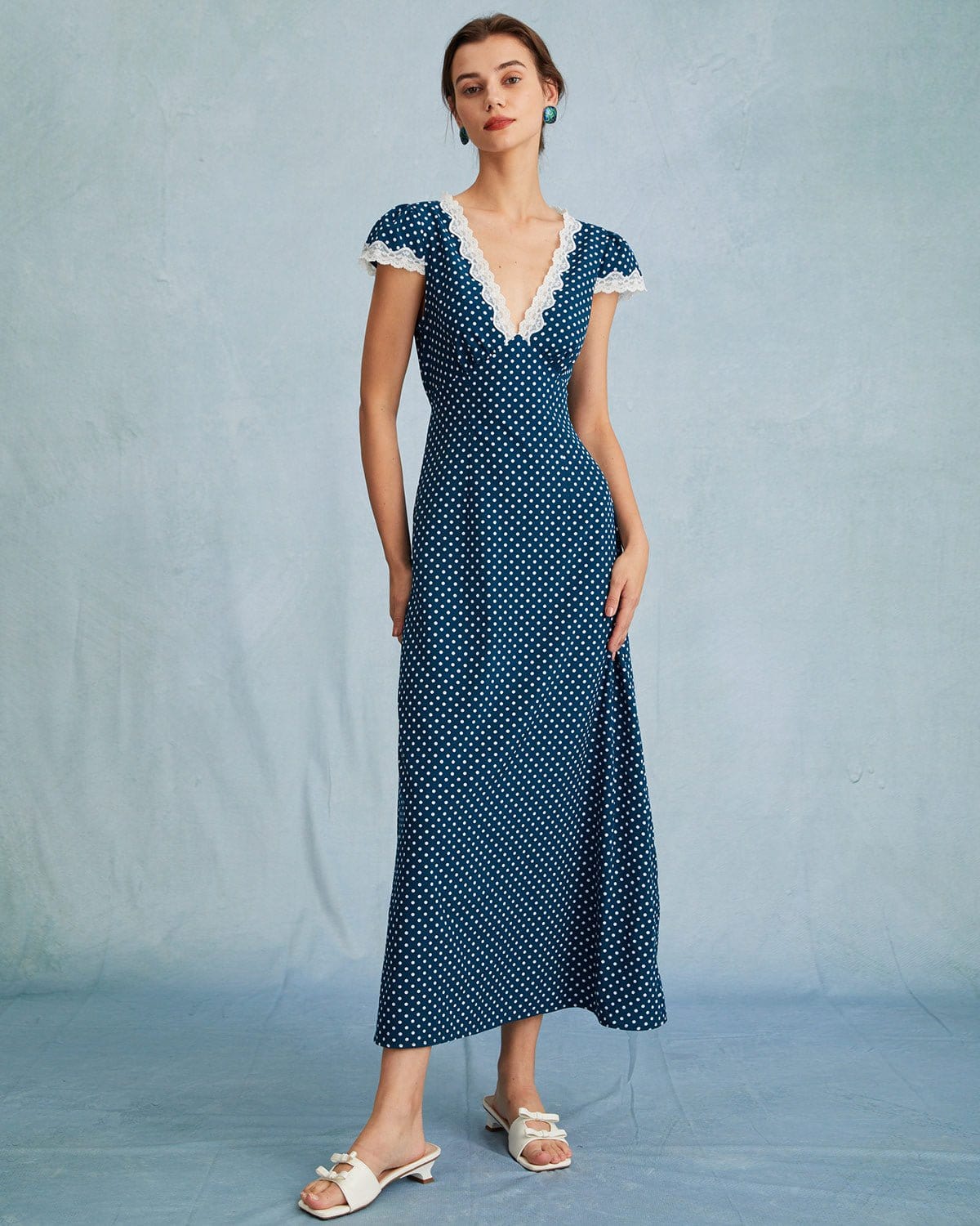 Damen Maxikleid mit tiefem V-Ausschnitt, Raffung, Spitze, Punkte und Flügelärmeln