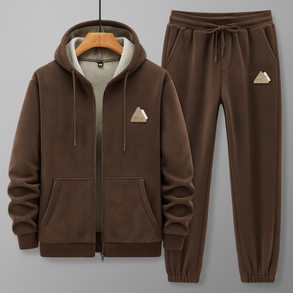 Brauner Fleece-Trainingsanzug mit Kapuzenjacke und Jogginghose, Reißverschluss, Taschen, sportlich, bequem, ideal für Herbst und Winter.