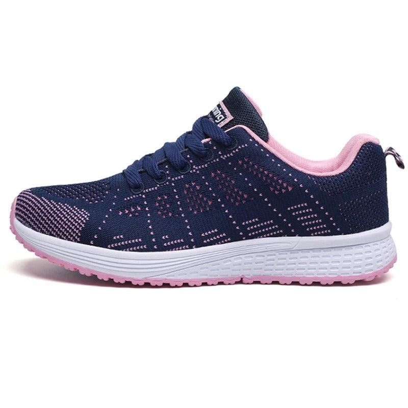 Damen-Laufschuh in Blau und Rosa mit atmungsaktivem Mesh-Obermaterial, weißer Sohle und Schnürsenkeln. Ideal für Sport und Freizeit.