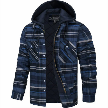 Blaue karierte Herrenjacke mit Kapuze, Reißverschluss und zwei Brusttaschen. Modische Winterjacke, warm gefüttert, ideal für kalte Tage.