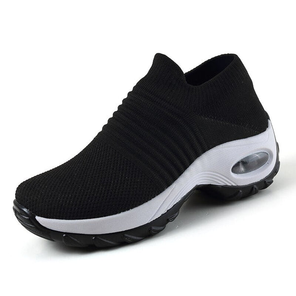 Schwarzer Sneaker mit weißer Sohle, atmungsaktivem Strickmaterial und Luftpolsterung. Bequemer Sportschuh für Damen, ideal zum Laufen und Fitness.