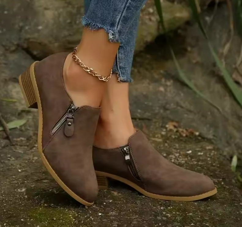Ansicht der Sohle einer bequemen Damen-Stiefelette