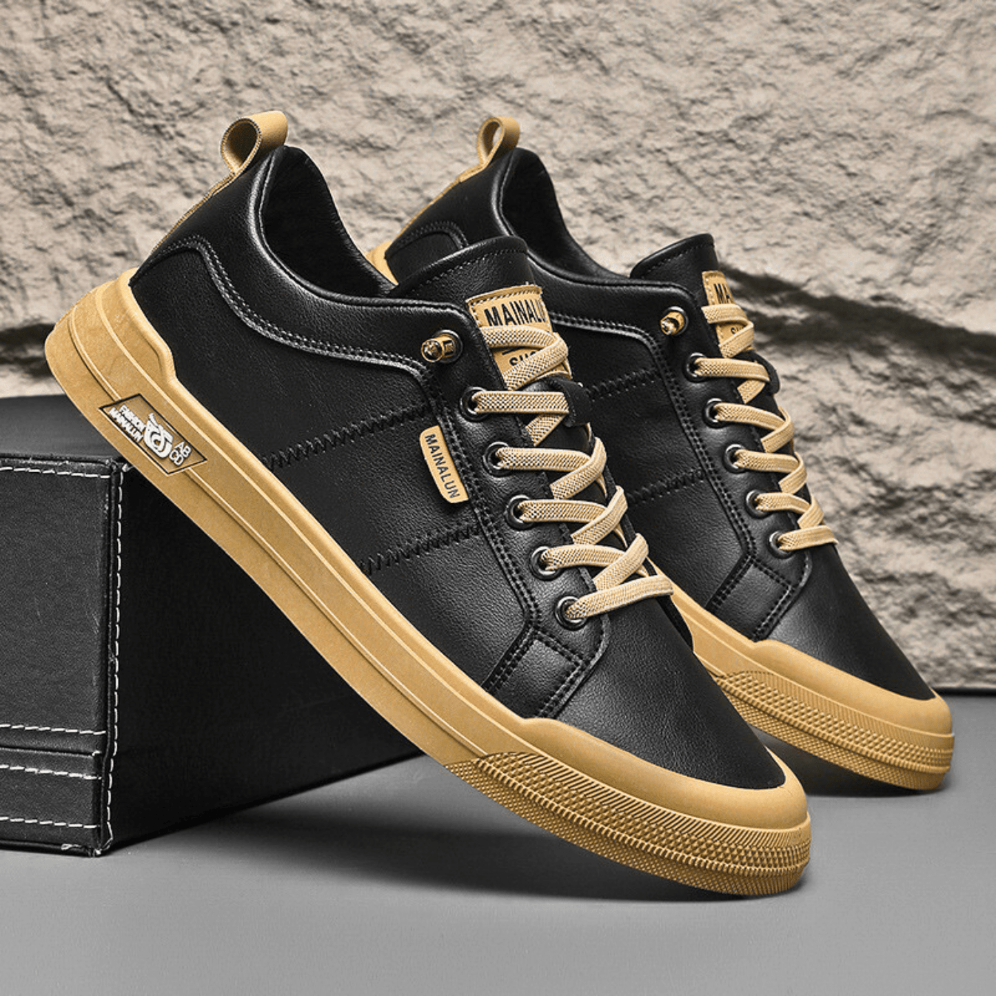 Men's Low-Top Running Shoes with Cushioned Insole, Reinforced Seams, and Lightweight Design