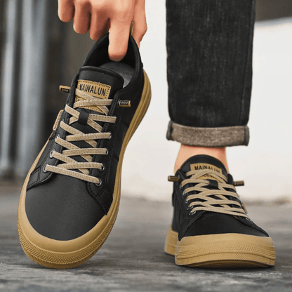 Men's Low-Top Running Shoes with Cushioned Insole, Reinforced Seams, and Lightweight Design