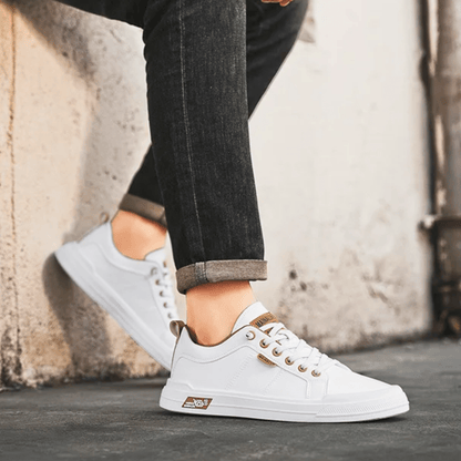 Men's Low-Top Running Shoes with Cushioned Insole, Reinforced Seams, and Lightweight Design