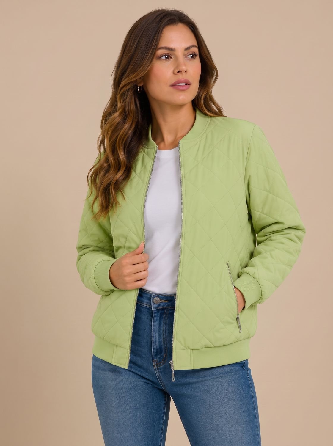 Damenjacke mit Rautensteppung und funktionalen Taschen
