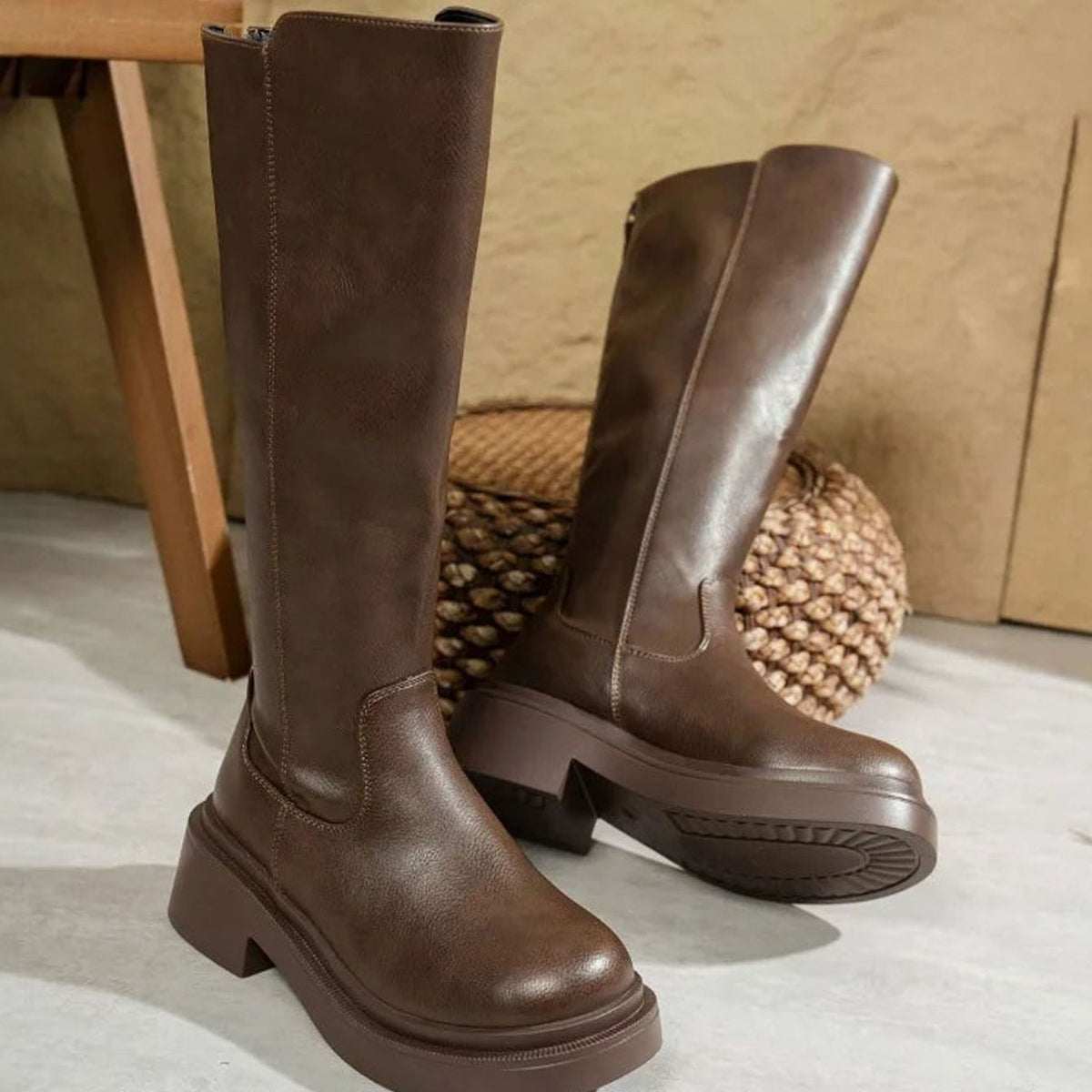 Damenstiefel aus Kunstleder in einer stilvollen Gesamtansicht