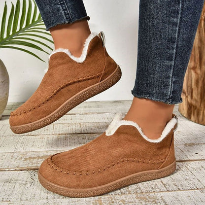 Seitliche Ansicht der Damen-Mokassins mit Slip-On-Einstieg