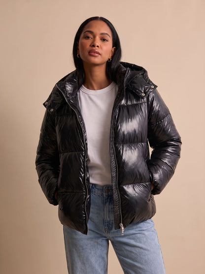 Damen-Steppjacke mit hochgeschlossener Kapuze und gepolsterter Struktur