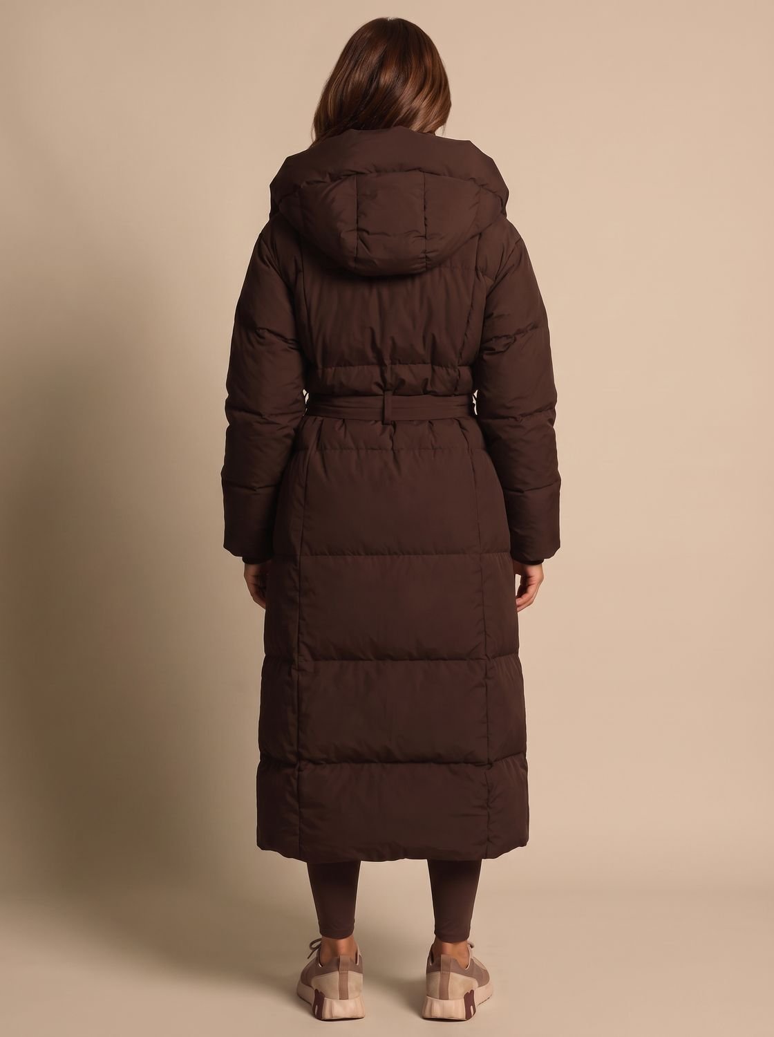 Damen-Pufferjacke mit langem Schnitt, Kapuze und Gürtel