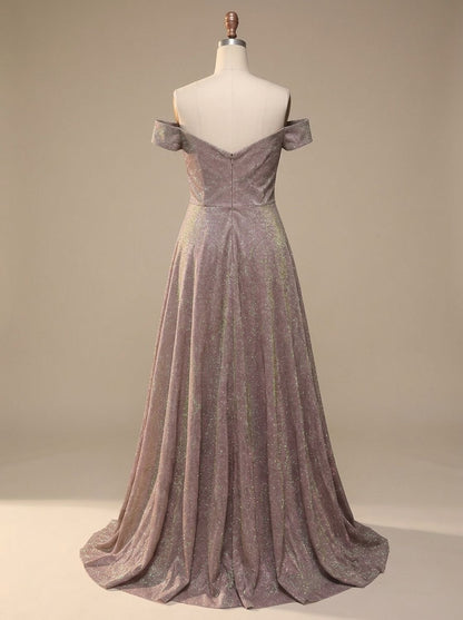 Stilvolles Abendkleid für Hochzeitsgäste mit funkelndem Look und schulterfreiem Schnitt