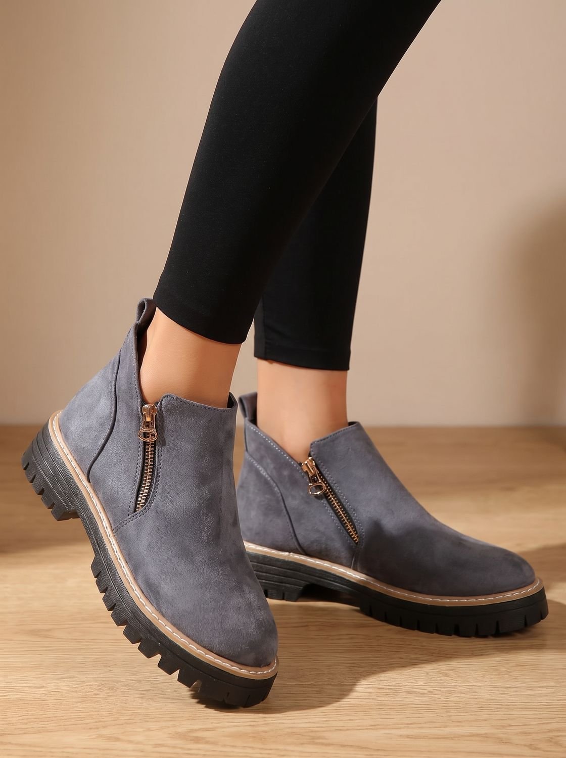 Damen-Stiefelette mit strukturierter Laufsohle für sicheren Halt
