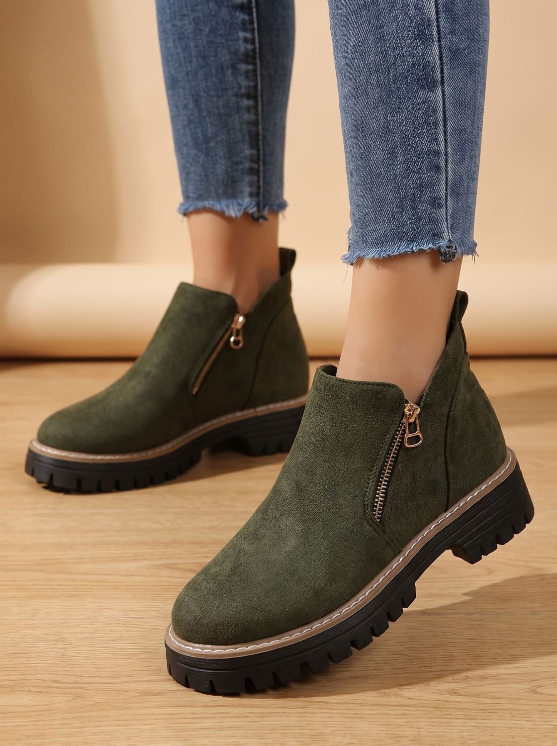Detailansicht des Leopardenmusters an der Damen-Stiefelette