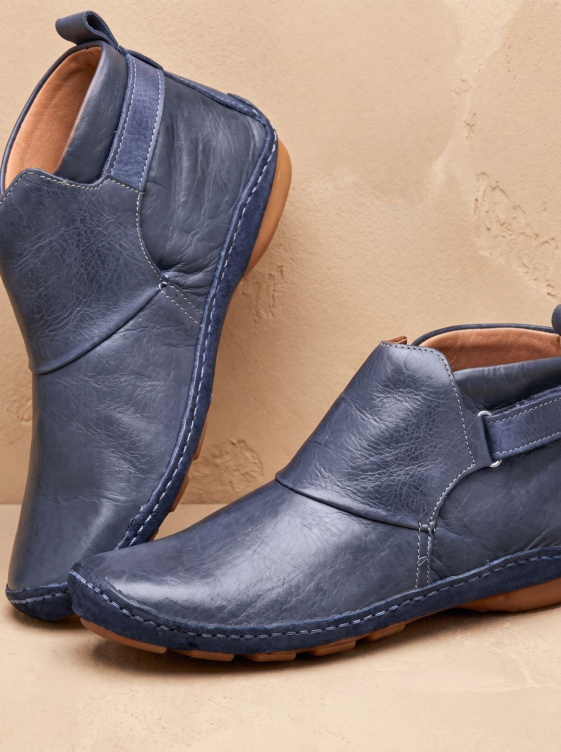 Ansicht der flachen Sohle der Damen-Stiefeletten