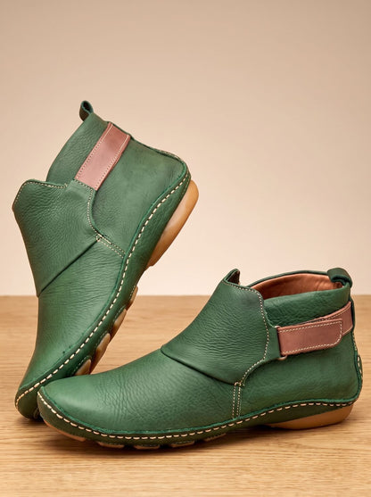 Damen-Stiefeletten als vielseitige Alltagsschuhe getragen