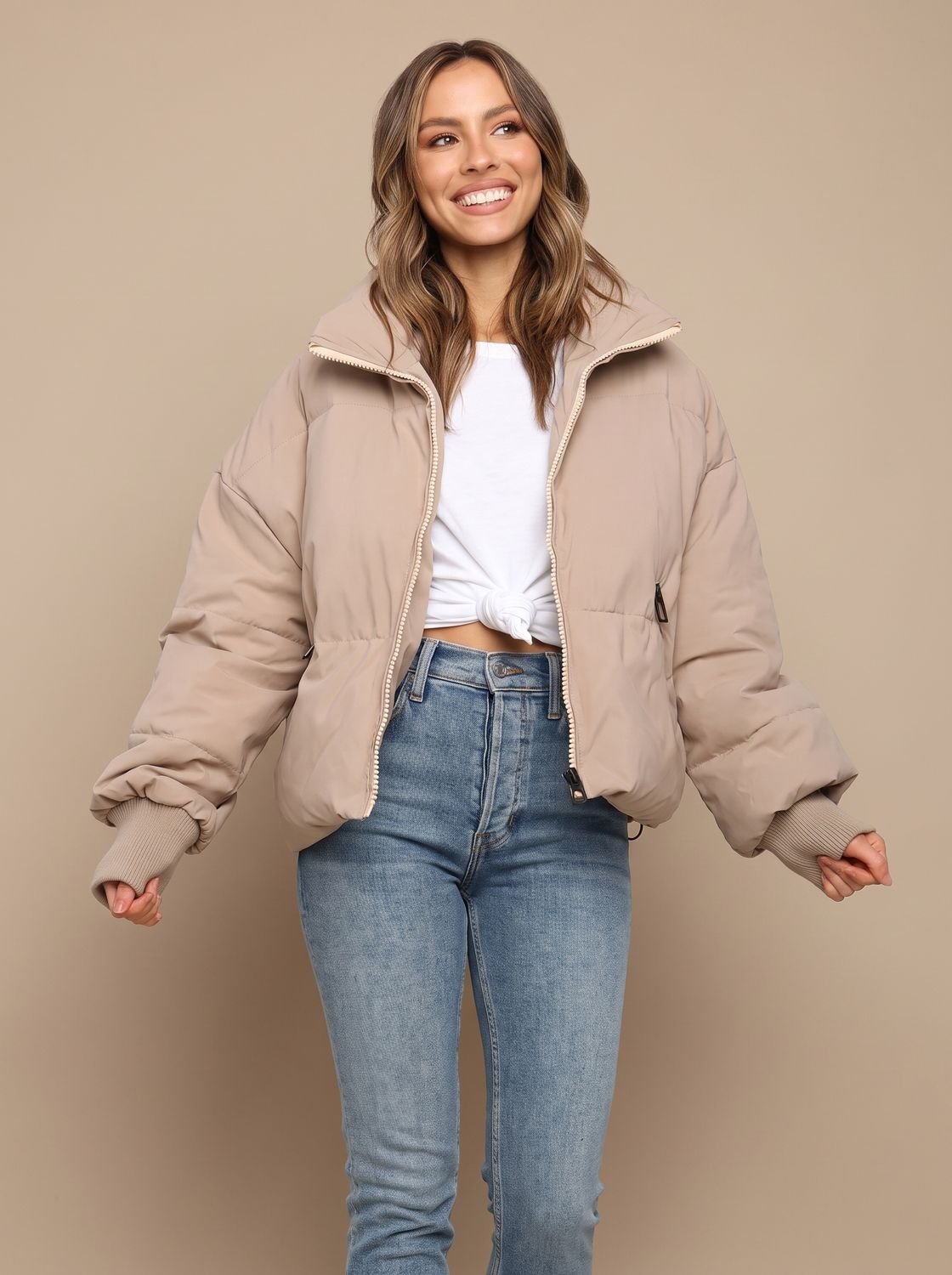 Damen Oversize-Pufferjacke mit Stehkragen von vorne