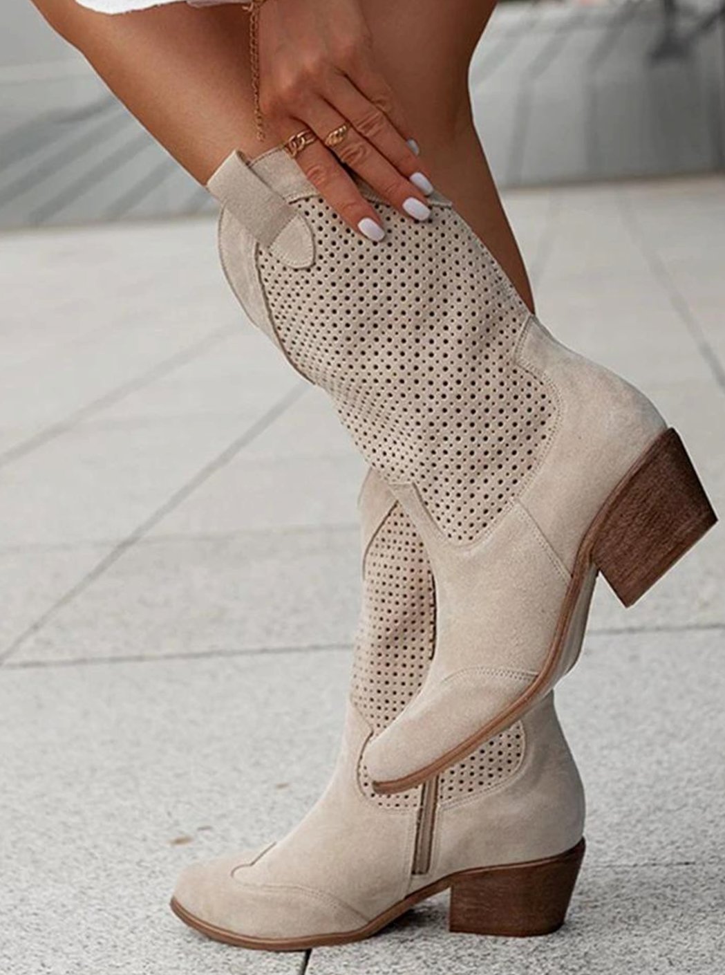 Seitliche Ansicht der Damen-Westernstiefel im stilvollen Westernlook