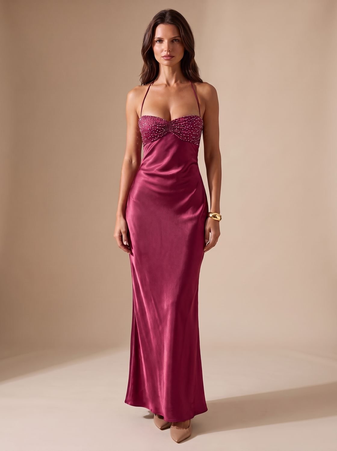 Elegantes Damen-Maxikleid aus Satin mit funkelnden Strassdetails