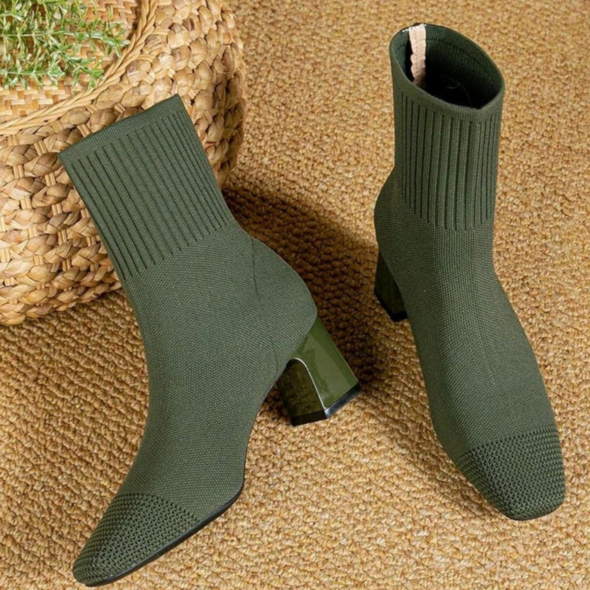 Damen-Rippstrick-Stiefeletten mit Blockabsatz in der Gesamtansicht