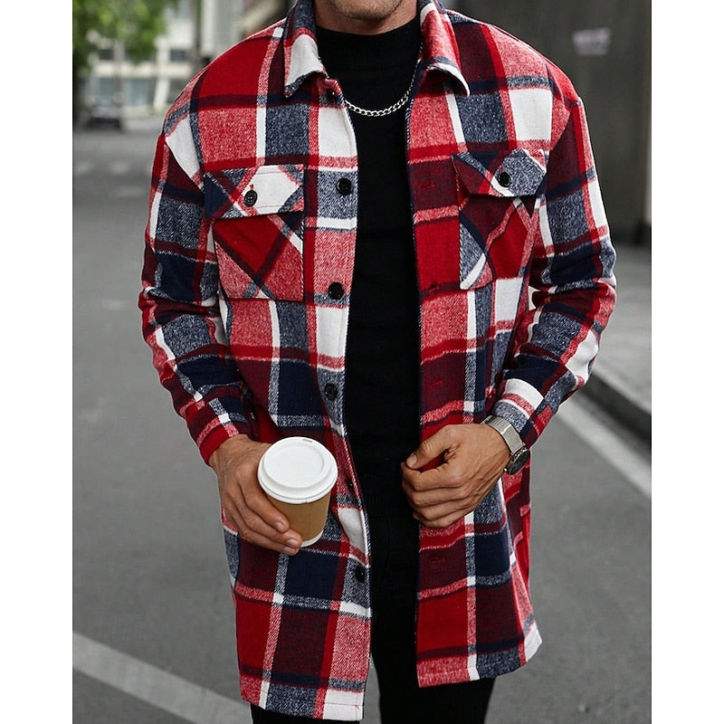 Seitliche Ansicht der karierten Herren-Hemdjacke