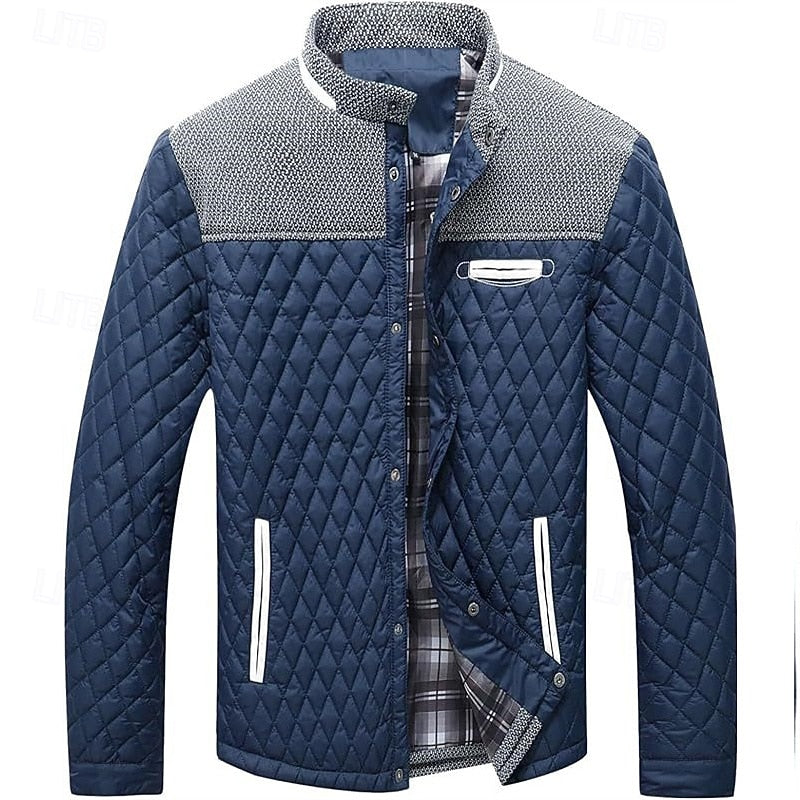 Detailansicht des Stehkragens an der Herren-Steppjacke