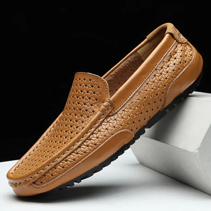 Nahaufnahme eines Loafers mit klarer Linienführung